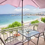 Chara\'S Sea View House