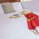 Chara\'S Sea View House